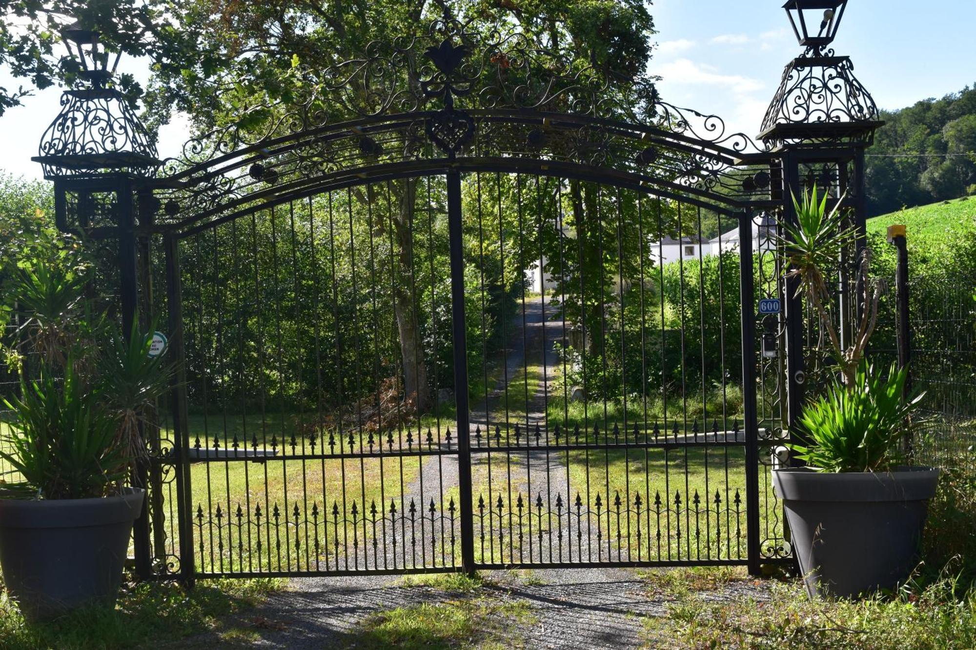 Chateau Roquehort Avec Ev Recharge Point 22Kw Monein Exteriör bild