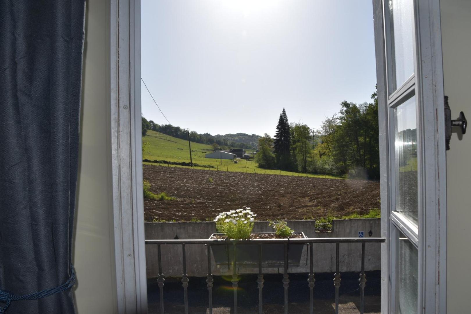 Chateau Roquehort Avec Ev Recharge Point 22Kw Monein Exteriör bild