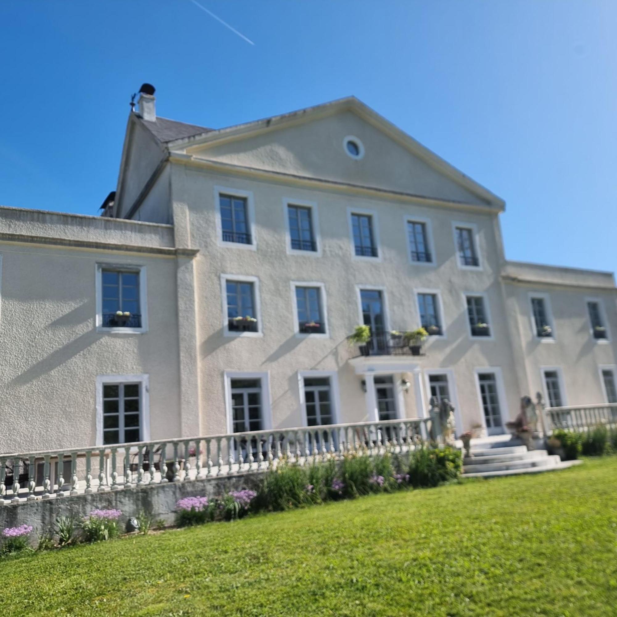 Chateau Roquehort Avec Ev Recharge Point 22Kw Monein Exteriör bild