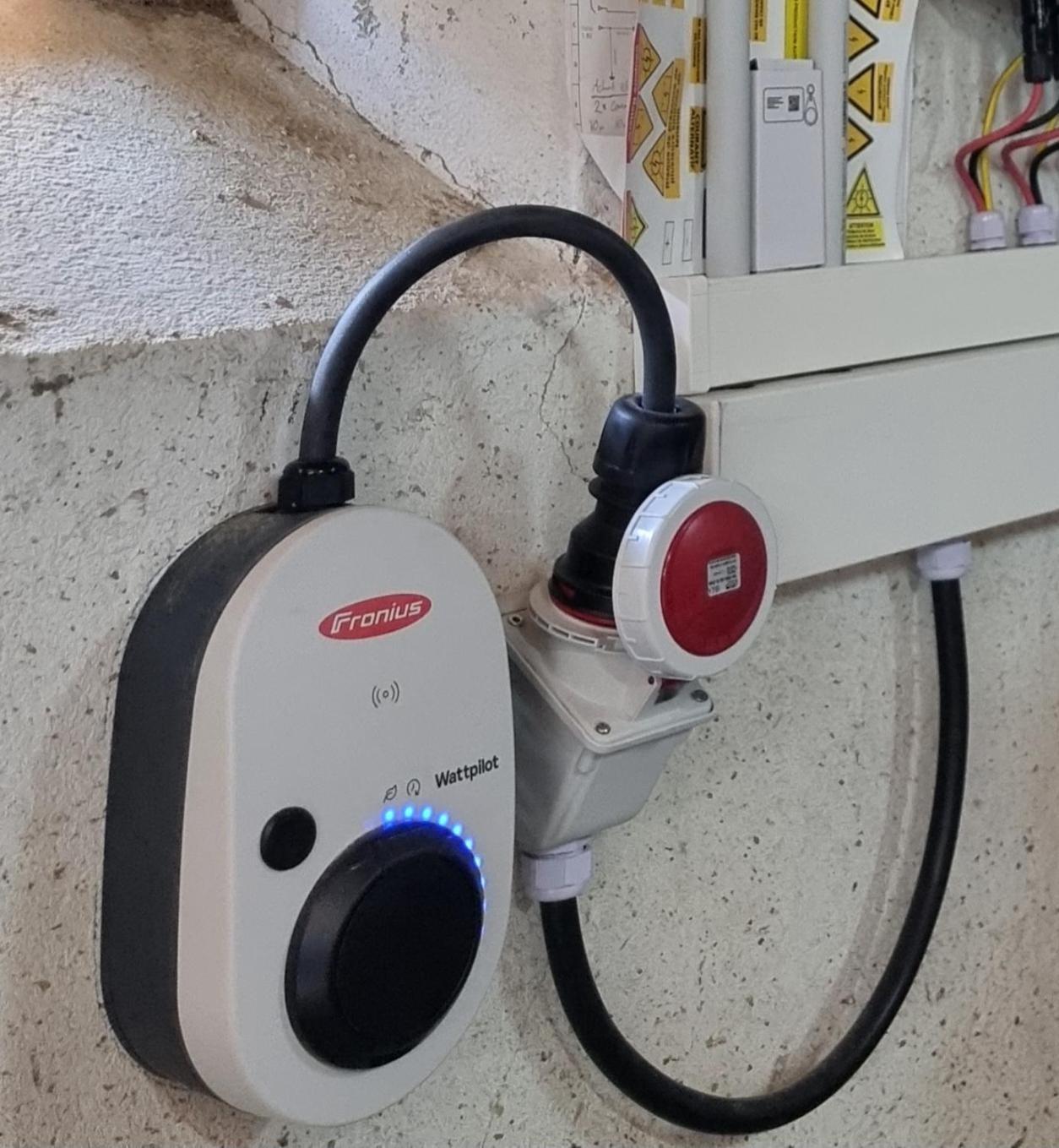 Chateau Roquehort Avec Ev Recharge Point 22Kw Monein Exteriör bild