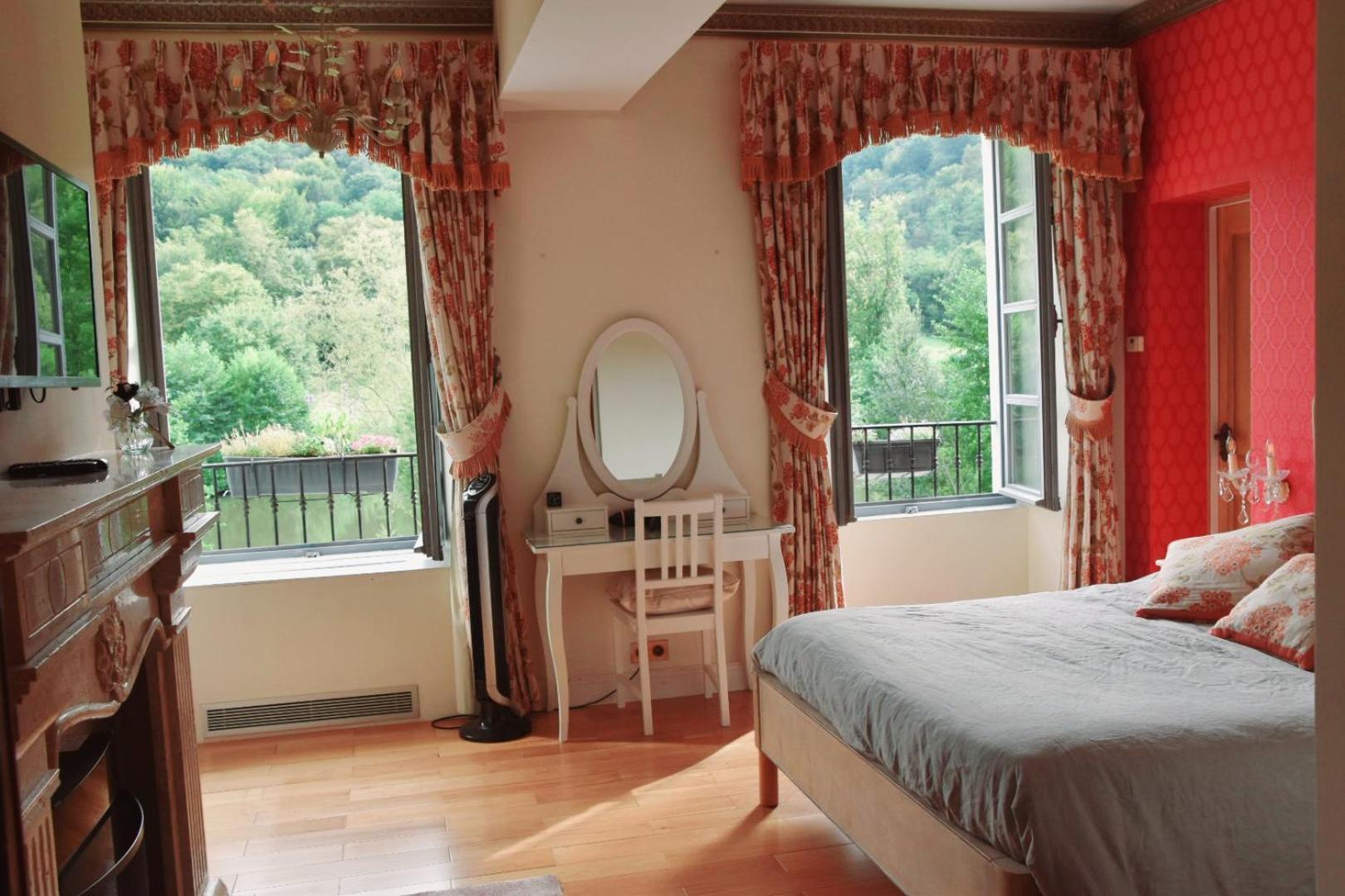 Chateau Roquehort Avec Ev Recharge Point 22Kw Monein Exteriör bild